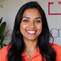 मुख्य डिजाइनर प्रिया सिंह का सिर शॉट