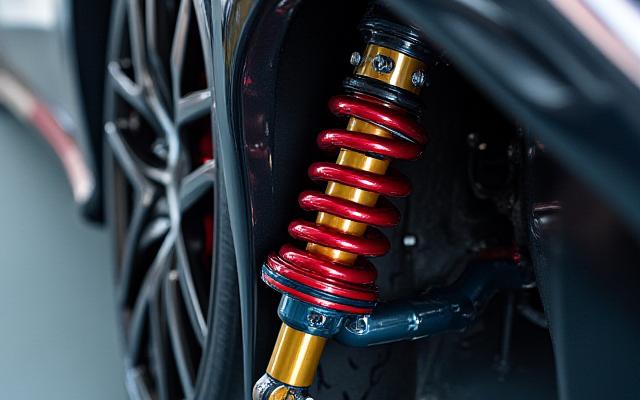 उच्च प्रदर्शन वाले सस्पेंशन घटक पर विस्तृत दृश्य